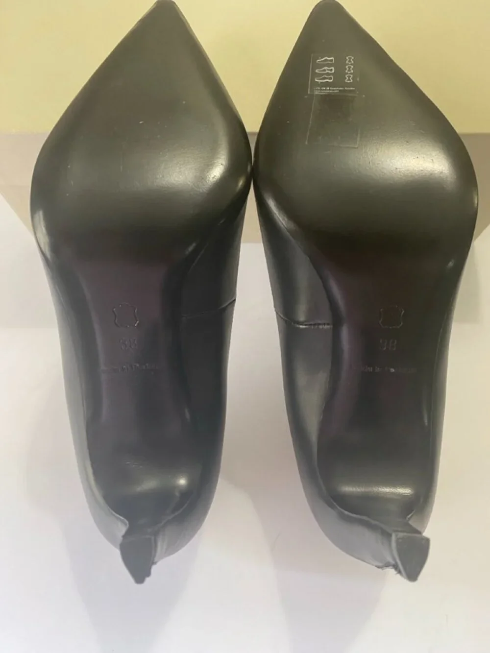 COS Pointed leather heels